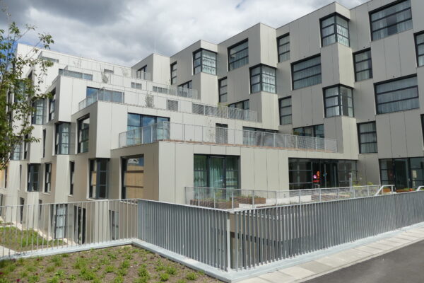 Het eerste gebouw 'Het Nieuwe Dorp' Arnhem